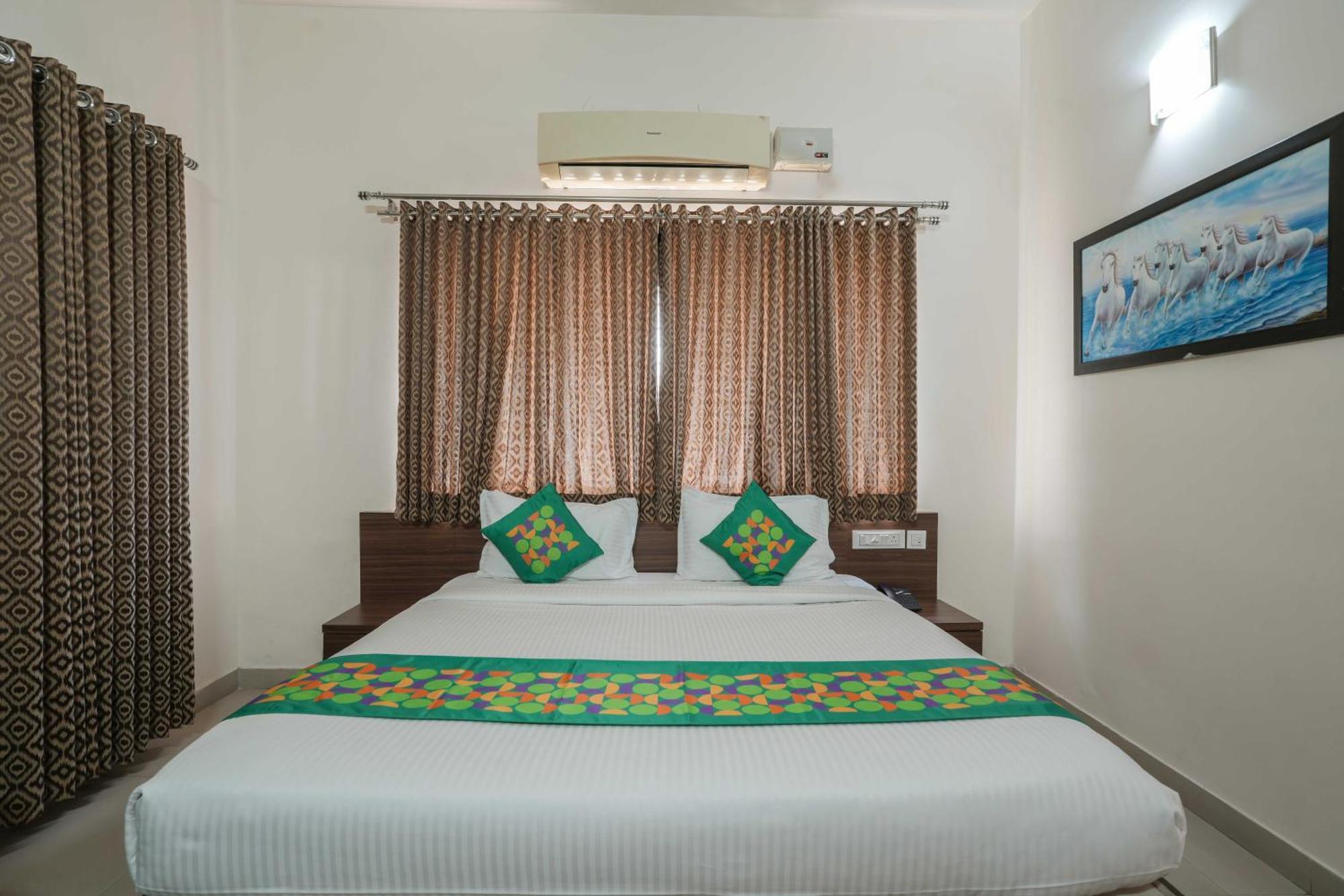 Treebo Pappilon Palace - Pvs Circle Mangalore Exterior photo