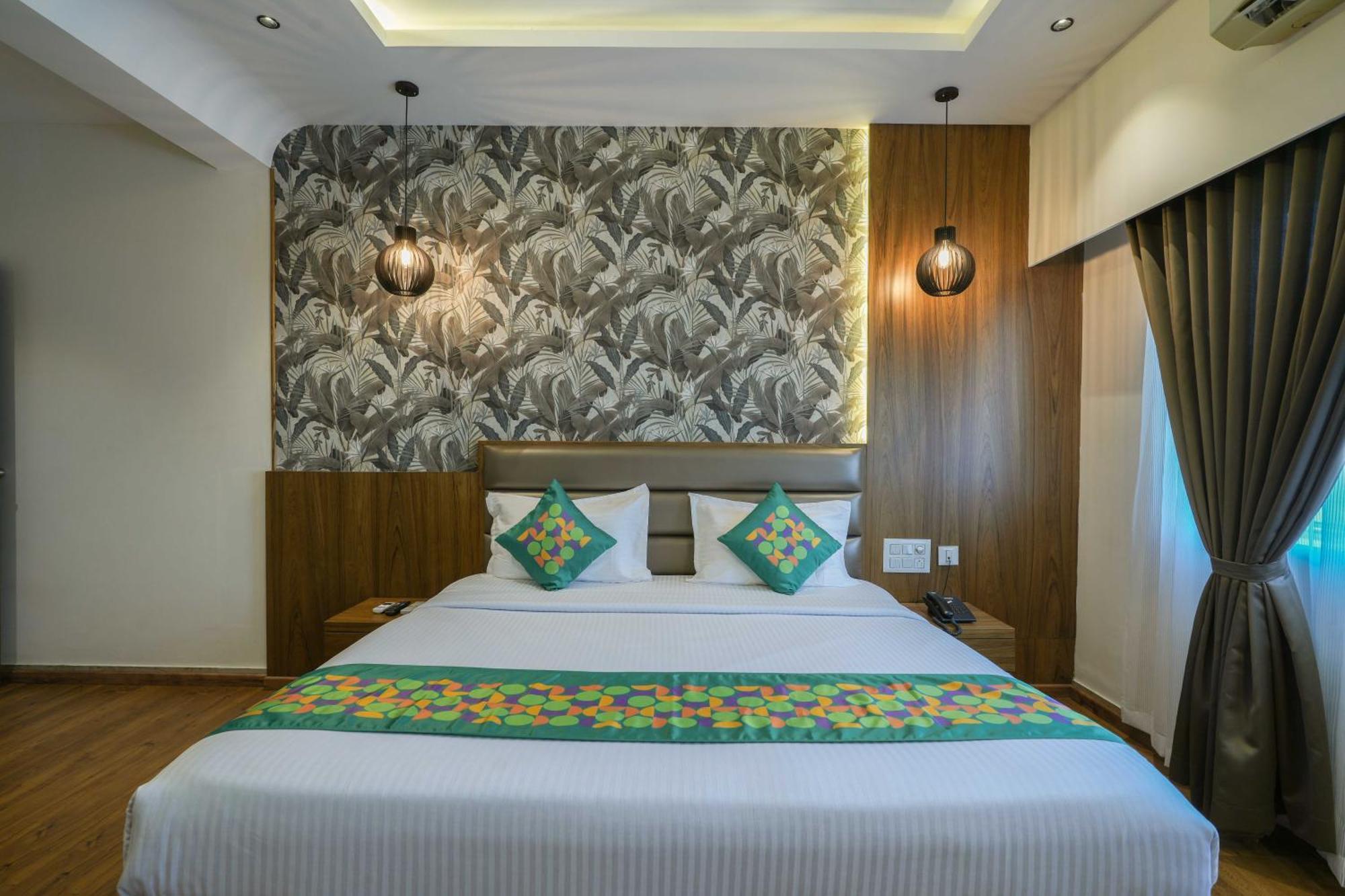 Treebo Pappilon Palace - Pvs Circle Mangalore Exterior photo
